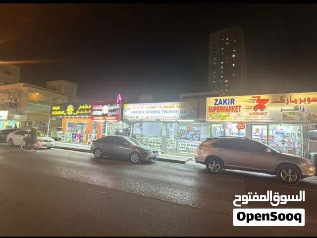 للبيع محلات تجارية بالنخيل وبيت خلفي مساحة كبيره