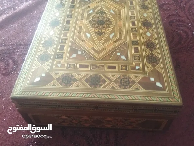 صندوق خشبي مصنوع من الصدف الاصلي صناعة يدوية موزاييك الاصلي السوري مبطن بالمخمل الأحمر مناسب للهدايا