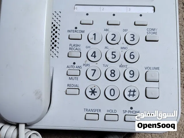 هاتف ارضي Panasonic KX-NT511 ومن الملصق الخلفي يظهر الموديل الأقرب: KX-NT511 IP Phone