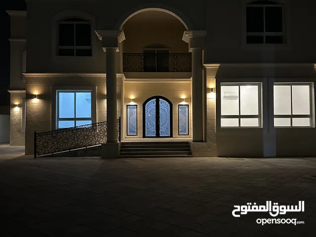 للإيجار بيت فاخر مكوّن من دورين