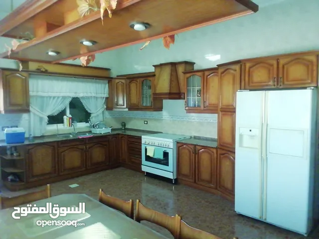 1000 m2 More than 6 bedrooms Villa for Sale in Amman Airport Road - Manaseer Gs