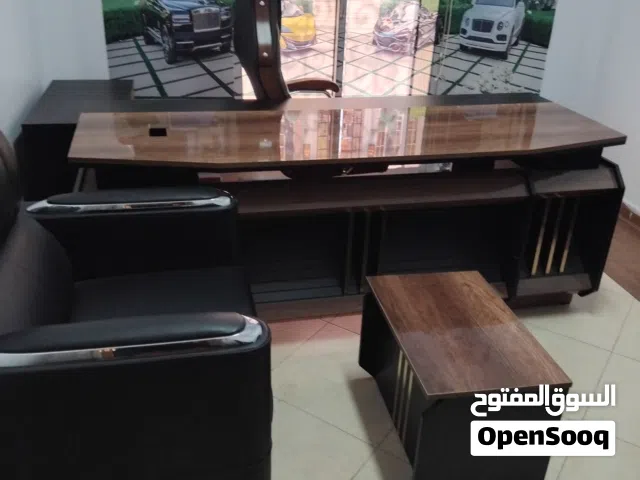 للمشاركة مكتب بموقع متميز بشارع رئيسى بميدان تريومف