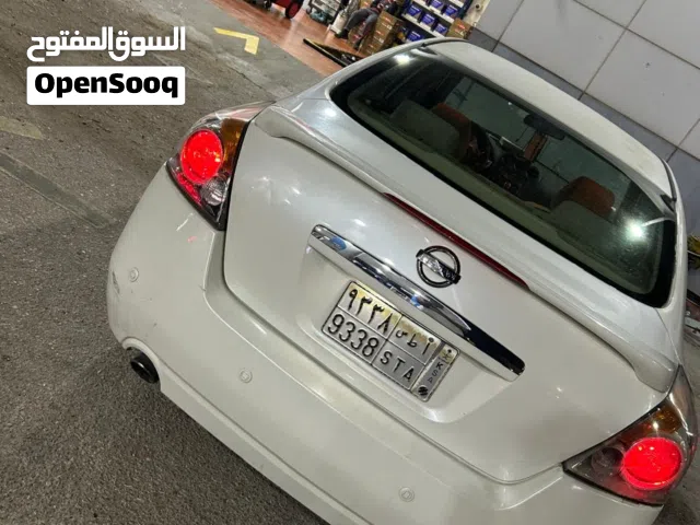 2008 نيسان التيما Standard