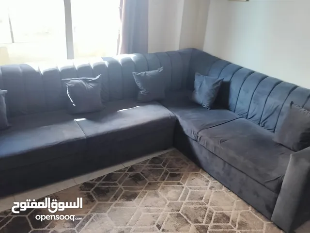 اثاث شقة كامل ب 2000 درهم، غرفه وصاله، مرتبه وسرير2 ودولاب انبوبة غاز وبوتاجاز، غساله ، ثلاجه