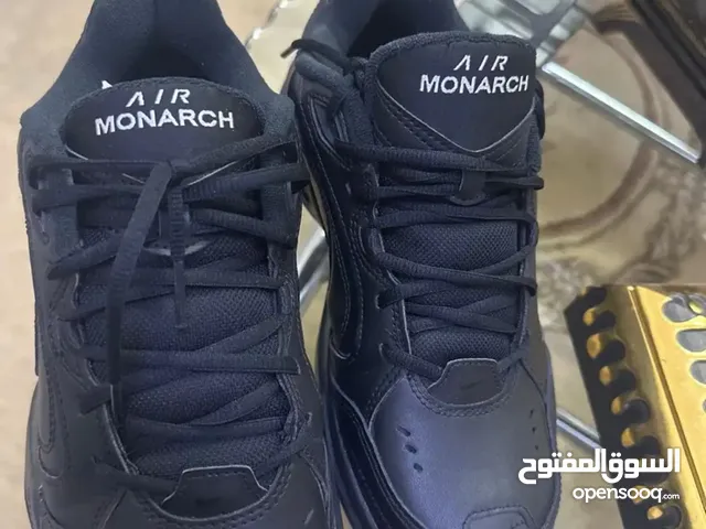 جزمة نايك مونارك مستعمل يومين فقط اسود مقاس 43