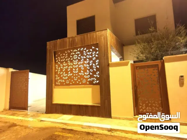 3فللا دورين وملحق نظام خليجي بجانب بعض تمشي للعائلات في طريق المشتل شارع الفصول الاربعه