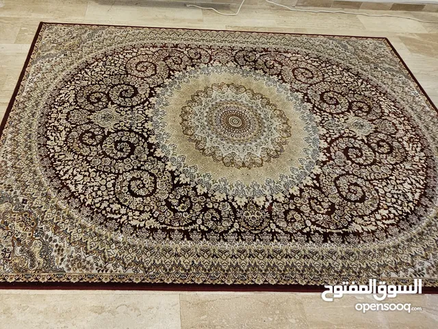 سجادة صناعة تركية ثقيل بحالة ممتازة للبيع مقاس السجادة : 2,85م2xم للبيع بسعر مغري