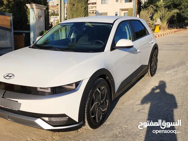 هيونداي ايونيك 5 كهرباء موديل 2022 لون ابيض بحال الجديد وكالة مميزة للبيع