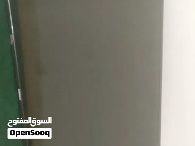 شاشه جديده بي باكوها قاعده نيو مش مستعمله بكل بالقاعده والرجلين متعاها حتى الضمانه قاعده
