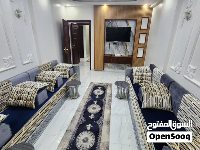 شقه مفروشه فقط جوار الجآمعة اللبنانية نظام 4 غرف و3 حمامات فيها كل الخدمات واثاث فاخرر ..