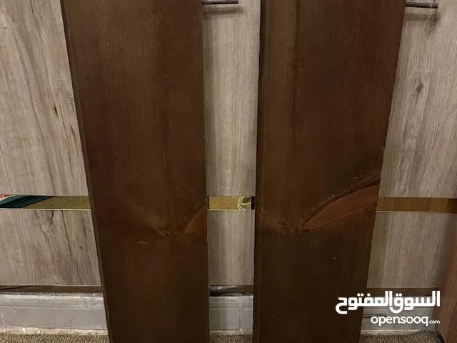 رفوف خشب زان