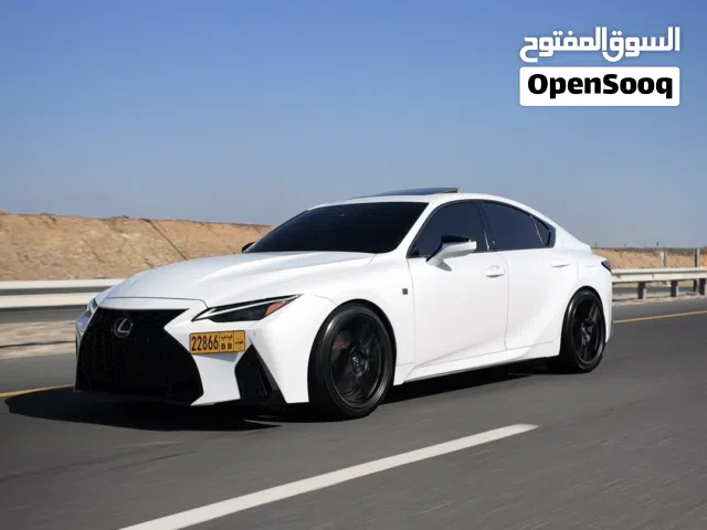 2023 لكزس IS Standard