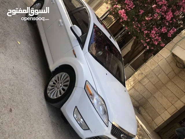 فورد بيضاء