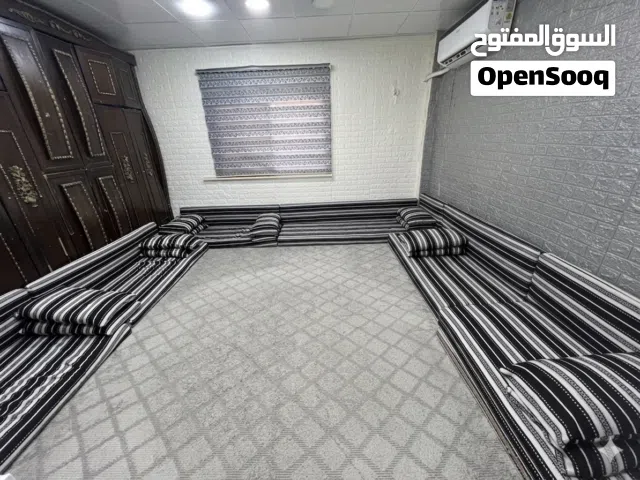 طقم قعدة أرضية كامل للبيع (مستعمل نظيف جدًا ) قابل للتفاوض بشكل بسيط