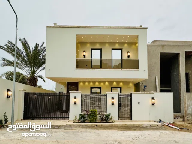 فيلا تشطيب ممتاز للبيع السراج طريق المواشي بعد صالة رويال
