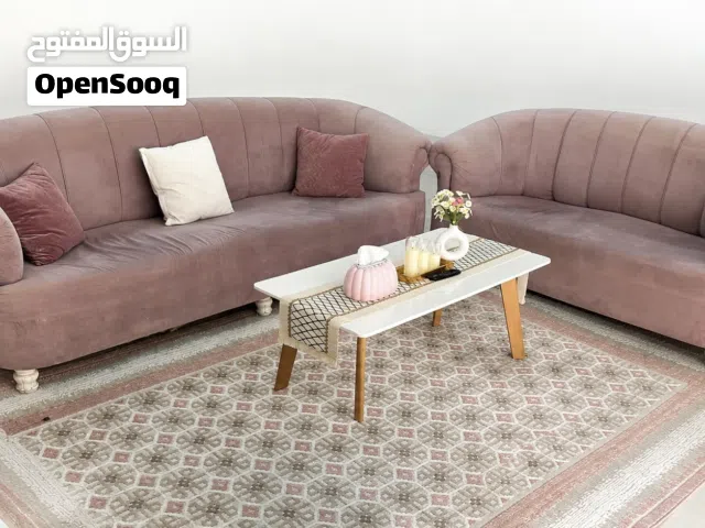 طقم كنب من قطعتين وبنش دائريه صغيره