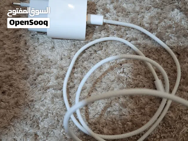 شاحن وراس شاحن اصليات من ابل و 7 كفرات ايفون 15 للبيع وممكن تشتري كل قطعه لحالها عادي