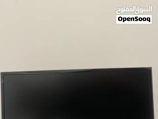 شاشه سامسونق نظيفه للبيع الشاشه جديده ما يبالها تنظيف ولا شي و تنفع حق الالعاب وما تعلق وتنفع لدراسه