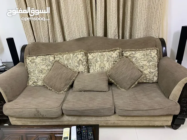 ثلاث كنب بحاله جيده على 700 درهم