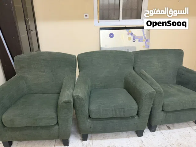 طقم كنب (3 قطع) لون زيتي مميز - حالة جيدة جداً