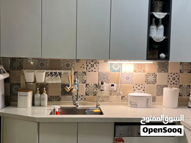 كاونتر وفرن وطباخ معه ساحبه