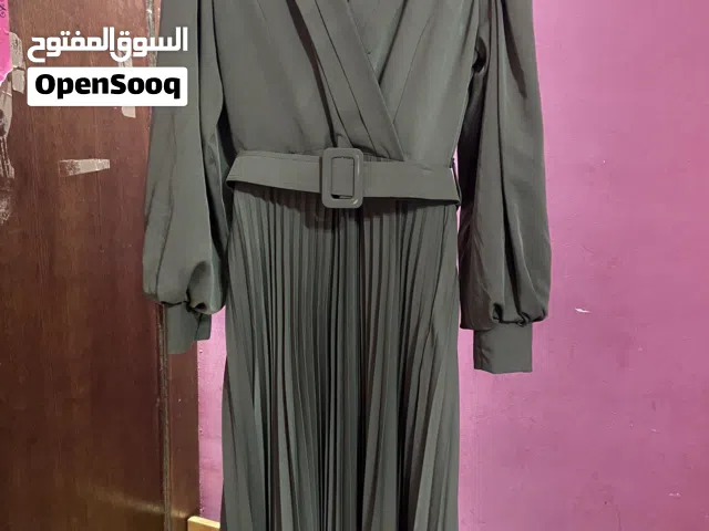 فستان أخضر مكسي