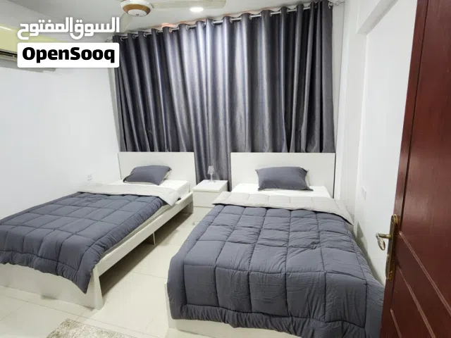 شقه غرفتين وصاله مؤثثه Vip للإيجار في المعبيلة