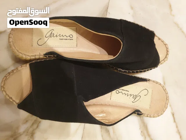 New Spanish black shoes حذاء جديد لون اسود اسباني