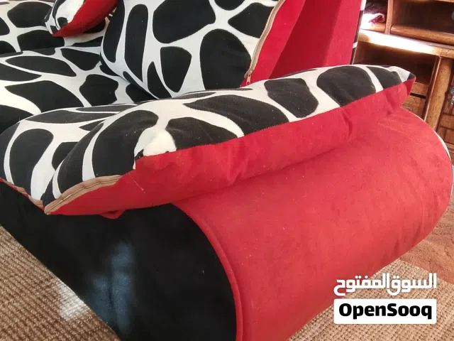 كنبة تصلح لمدخل او للتصوير او لغرفة نوم