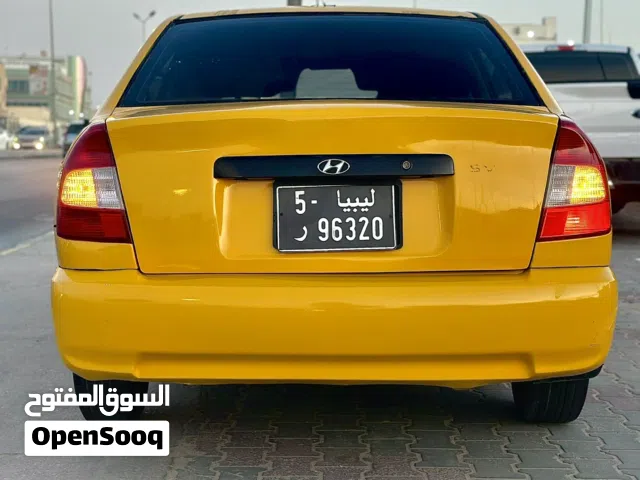 2002 هيونداي فيرنا Standard