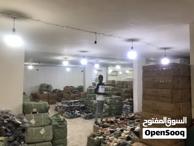 سلام عليكم متوفر ريفودجو جاهز للأجار مساحة 200متر