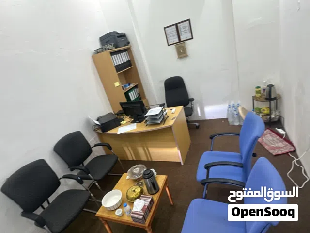 للبيع بشكل سريع اثاث مكتب فقط بدون اجهزه