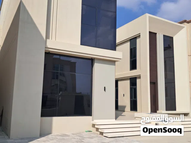 فيلا فاخرة جديدة للبيع في السعادة