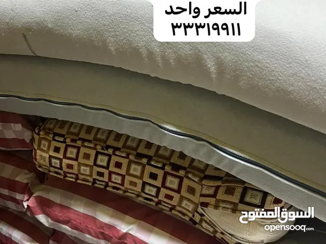 جلسة أرضية معا طاولة