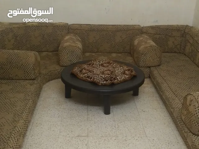 مقعد عربي 7 قطع حاله جيده