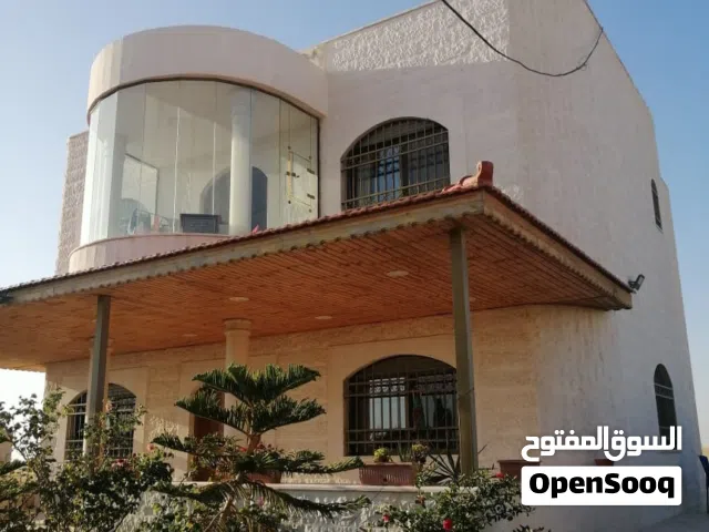 فيلا للبيع في المنشية الكرك