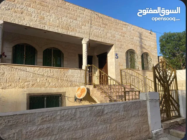 170 m2 More than 6 bedrooms Townhouse for Sale in Madaba Madaba Center