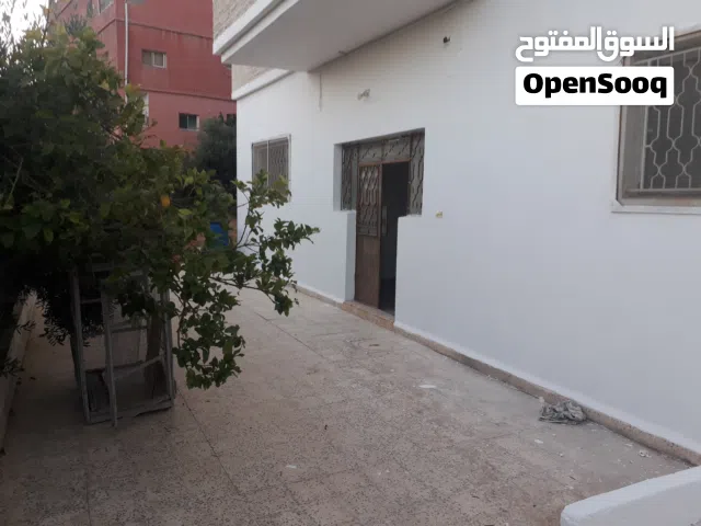 بيت للايجار مدخل مستقل قرب مركز صحي البقيع