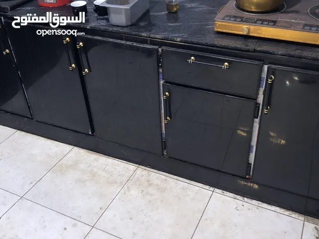 كوانتر سنك تفصل مستعمل قليل مع راف مع ميز كاشير