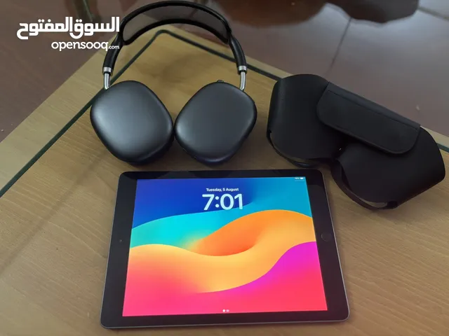 iPad 6 used like new with brand new headphones