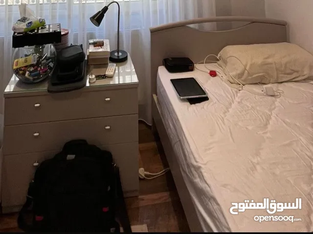 تخت و بيرو خشب