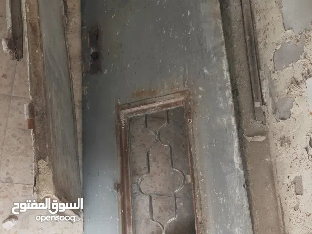 باب حديد نوعيه قديمه ثقيل