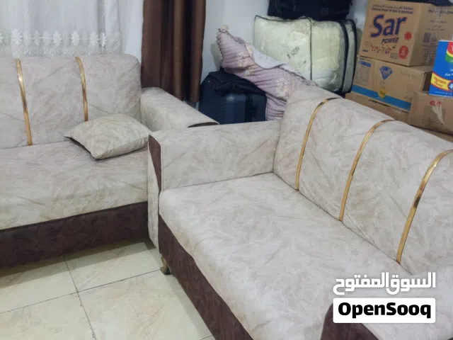 طقم كنب استخدام بسطي وضع جيد
