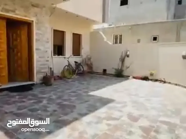 منزل حديث للبيع دورين مفصولات في عرادة سوق الجمعة