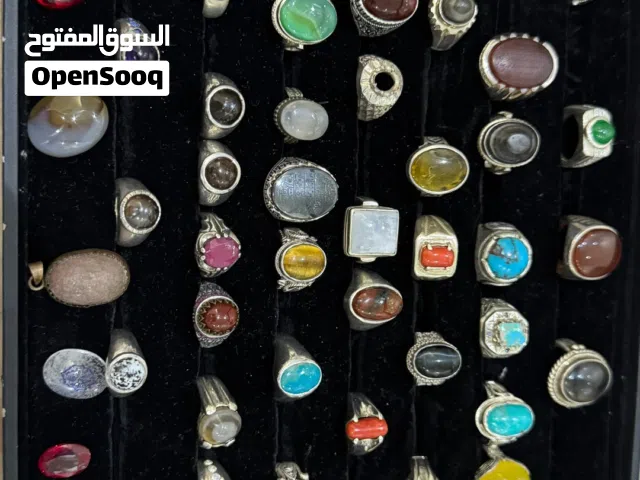أحجار ياقوت وع عقيق ومر جان