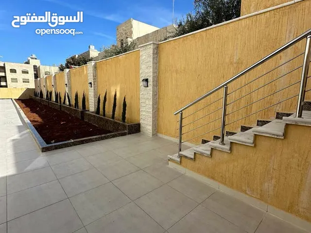 شقة شبه أرضية فخمه ومميزة جديدة لم تسكن لقطه وبسعر مغري جدا عرض خاص ع اخر شقة أرقى مناطق ام زويتنه