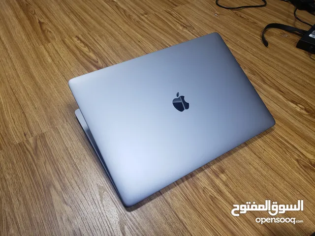 Macbook Pro 2017 , 2gb grapic, Touch Bar