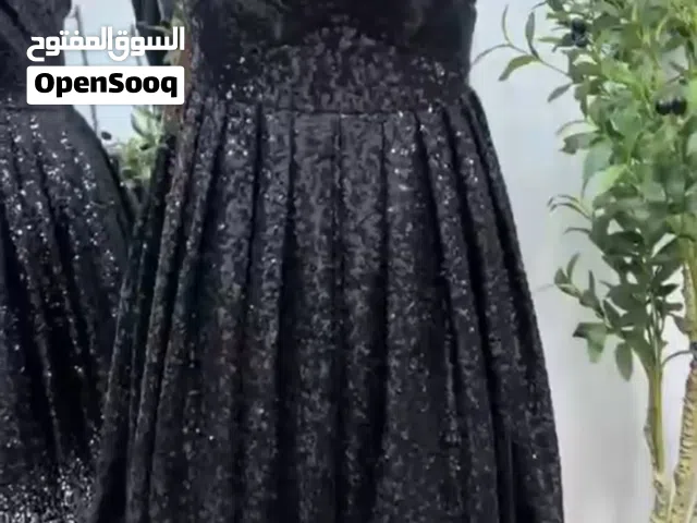 فساتين للبيع بأسعار مناسبه وخياليه
