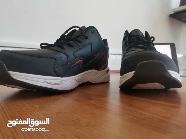 حذاء جديد نوع خاص غير متواجد بالاسواق / A new, special type of shoe that is not available in the mar