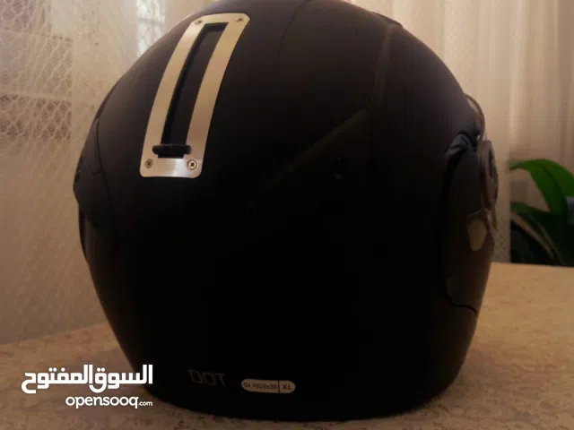 خوذة لسا جديدة لم تستعمل للبيع مصنفة المقاس XL